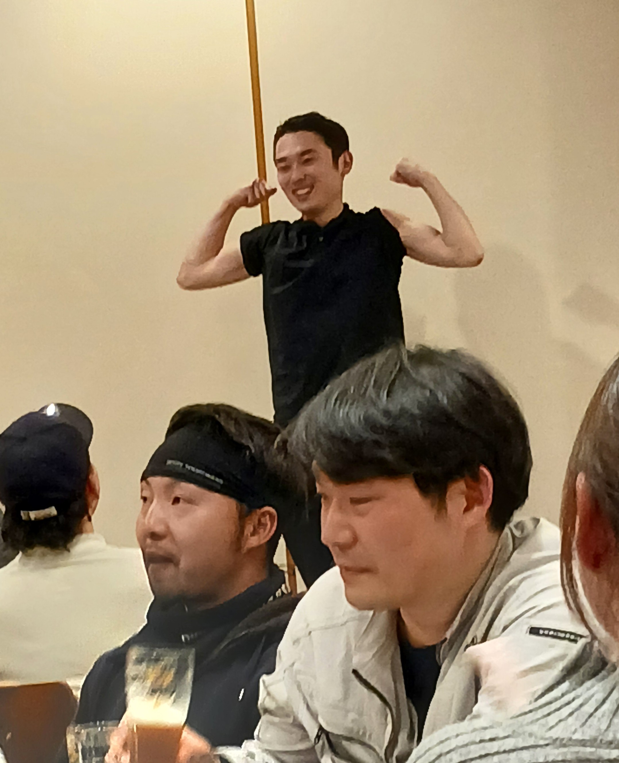 社員７チカラこぶし自慢